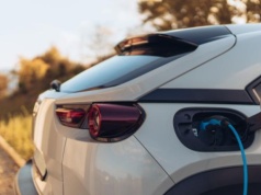 Co czwarty Polak planuje zakup elektryka, ale 70% z nas ma te same obawy. Znamy dane Barometru Nowej Mobilności 2026