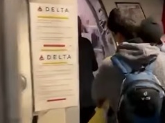 Chłopiec w niebieskiej czapeczce. Wielka kompromitacja