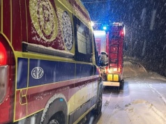 Śnieg sparaliżował miasto. Karetki potrzebowały pomocy strażaków