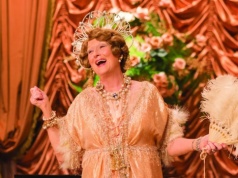 "Boska Florence" na TVP1. Historia "najgorszej śpiewaczki świata" i jej niezwykłego sukcesu