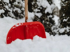 Tornada i śnieżyce. Pogoda nie sprzyja podróżom