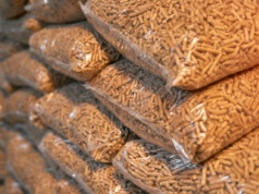 Horrendalne ceny pelletu. Te zamienniki mogą realnie obniżyć koszty ogrzewania