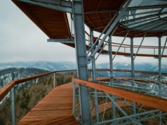 Najwyższa darmowa wieża widokowa w polskich górach. Piękne widoki z ponad 30 metrów