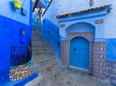 To błękitne miasto jest znane na całym świecie. Odwiedź je przed sezonem