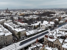 Śnieg utrudnia ruch Kolei Małopolskich. Autobusy zastępcze na dwóch liniach,