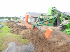 Jak szybko odkryć pryzmę kiszonki? Rolnik zbudował własną przystawkę do ładowarki