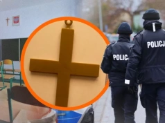 Zwrot w aferze o krzyż z Kielna. Nauczycielka wróciła, a ze stołka poleciała... sołtyska sąsiedniej wsi