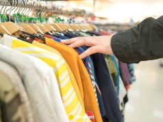 Trzeba prać kupione ubrania? "Dopuszczalne stężenie było przekroczone 622 razy"