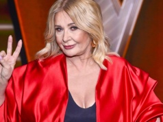 Majka Jeżowska z odważnym dekoltem i w ognistej stylizacji. Tak wystąpiła w finale „The Voice Senior”