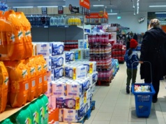 Setki milionów euro strat giganta. Sieć tłumaczy wyniki