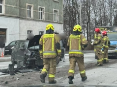 Zderzenie Volkswagena z Oplem na ulicy Wolności. Pechowa niedziela w Jeleniej Górze