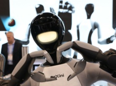 Kontakty z AI mogą obniżać poczucie samotności