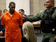 R. Kelly w izolatce. Z więzienia wyjdzie w 2045