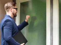 Te rzeczy komornik może zabrać również tobie, gdy wchodzi po długi sąsiada. Można się zdziwić