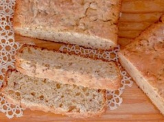 Zamiast na słodko piekę na wytrawnie. Ten chlebek idealnie sprawdzi się na śniadanie i kolację