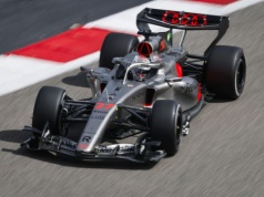 Wersja B bolidu Audi R26 z unikalnymi sekcjami bocznymi