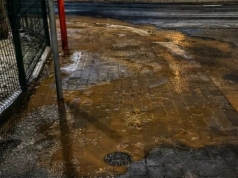 Awaria wodociągu na skrzyżowaniu 1 Maja i Okrzei w Szklarskiej Porębie