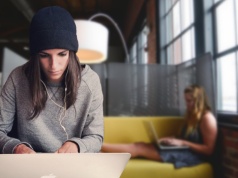 Rekordowe zyski z webinarów. Eventowi influencerzy napędzają sprzedaż