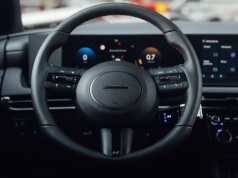 Z silnikiem 1.6 160 KM, 620-litrowym bagażnikiem i ceną 114 900 zł ten Hyundai ma aż za dużo sensu. LED-y i grzane fotele w cenie