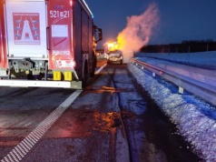 Groźny wypadek w niedzielny wieczór. Na kluczowej trasie wybuchł pożar
