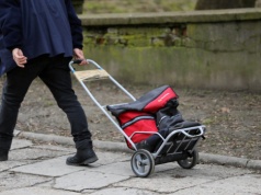 Listonosze znikną? Listów jest coraz mniej. "Poczta Polska nieobecna". Niepokojący trend