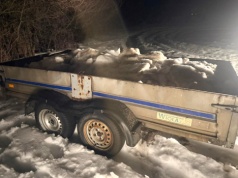 Policjanci z Dywit odzyskali skradzioną przyczepkę. Dwie osoby usłyszały zarzuty