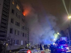 15 osób ewakuowanych z bloku na os. Kolorowym. Nad ranem wybuchł pożar mieszkania (Galeria)