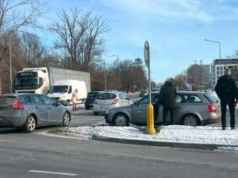 Z ostatniej chwili: Zderzenie osobówek na skrzyżowaniu w Ciechanowie