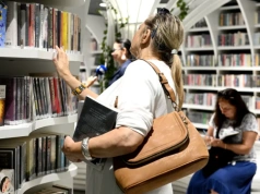 Seniorzy w bibliotekach: jak znaleźć wspólnotę i dobrze się czuć na emeryturze