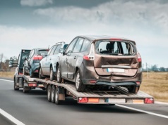 Kupujesz auto używane? Większość oferowanych w Polsce jest po wypadku lub ma cofnięty licznik