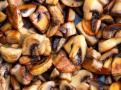 Pieczarki smażę tylko na tym tłuszczu. Są jędrne, złociste i nie puszczają wody, a na smaku zyskują sto razy