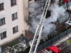 Pożar bloku w Ząbkach. Są poszkodowani, w tym dziecko