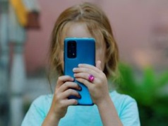 Chatboty AI pod kontrolą. Brytyjski rząd zaostrza prawo dla dzieci