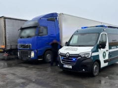 Nie miał tarczy hamulcowej na przedniej osi ciągnika, więc nie zatrzymał się do kontroli