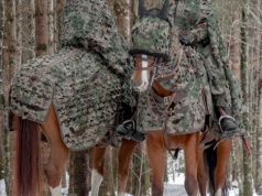 Szwajcaria: Konie patrolowe z kamuflażem multispektralnym