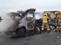 Pożar auta na A2. Droga zablokowana