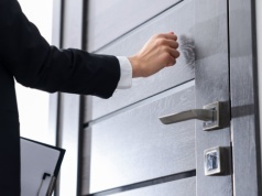 Jak często kontrolerzy sprawdzają domy pod kątem abonamentu RTV? Poczta Polska odpowiada