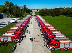 Kilkadziesiąt nowych wozów dla małopolskich OSP