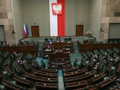 Trzy formacje poza Sejmem, a PiS-owi brakuje 10 pkt proc. Znamy wyniki nowego sondażu