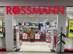 Rossmann sprzedaje limitowane kosmetyki za bezcen. Klienci muszą się spieszyć, ekspresowo znikają z półek