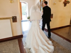 Wzięła ślub na zwolnieniu lekarskim. ZUS tylko na to czekał, ale finał sprawy zaskakuje