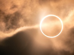 "Pierścień ognia" na niebie już 17 lutego. Księżyc zakryje Słońce na 2 minuty