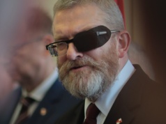 Partia Brauna z największym wzrostem. Zaskakujący wynik sondażu