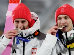 Małysz wzruszony sukcesem Tomasiaka i Wąska