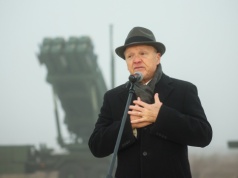 Sondaż „Rzeczpospolitej": Relacje z USA w oczach Polaków. Co zmieniły słowa ambasadora?