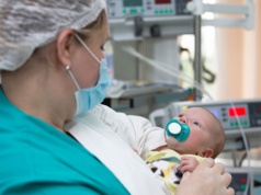 Rodzice ryzykują, że wpadną w lukę systemową. Sprawdziliśmy, jak wygląda odraczanie szczepień