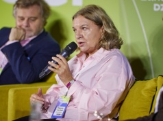 System się zmienił, ale dzieci wciąż czekają. Dlaczego praktyka nie nadąża za reformą?