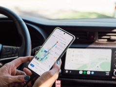 Mandat za trzymanie telefonu w ręku w korku. Możliwy? Jeszcze jak. Prawo pozwala