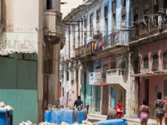 Szmaty, pudła, butelki. Kuba tonie w śmieciach przez kryzys