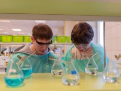 Uczniowie z regionu pracują w laboratoriach. To już VIII edycja warsztatów Collegium Medicum UMK